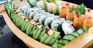 Sushi i bambusfad - Akiba Sushi & Wok
